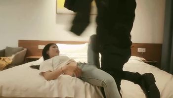 00后学生妹，清纯懵懂面对老江湖的大屌茫然无措，刚发育胴体让人欲罢不能【精华版】-高清原版无水印