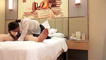 11，下午场，白嫩良家美人妻，开档黑丝诱人白臀