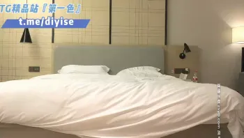 小宝寻花第二场极品颜值苗条长腿美女，舔弄上位骑乘抽插猛操呻吟